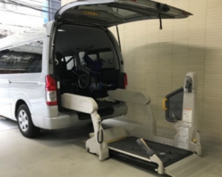 車椅子リフト付き車両